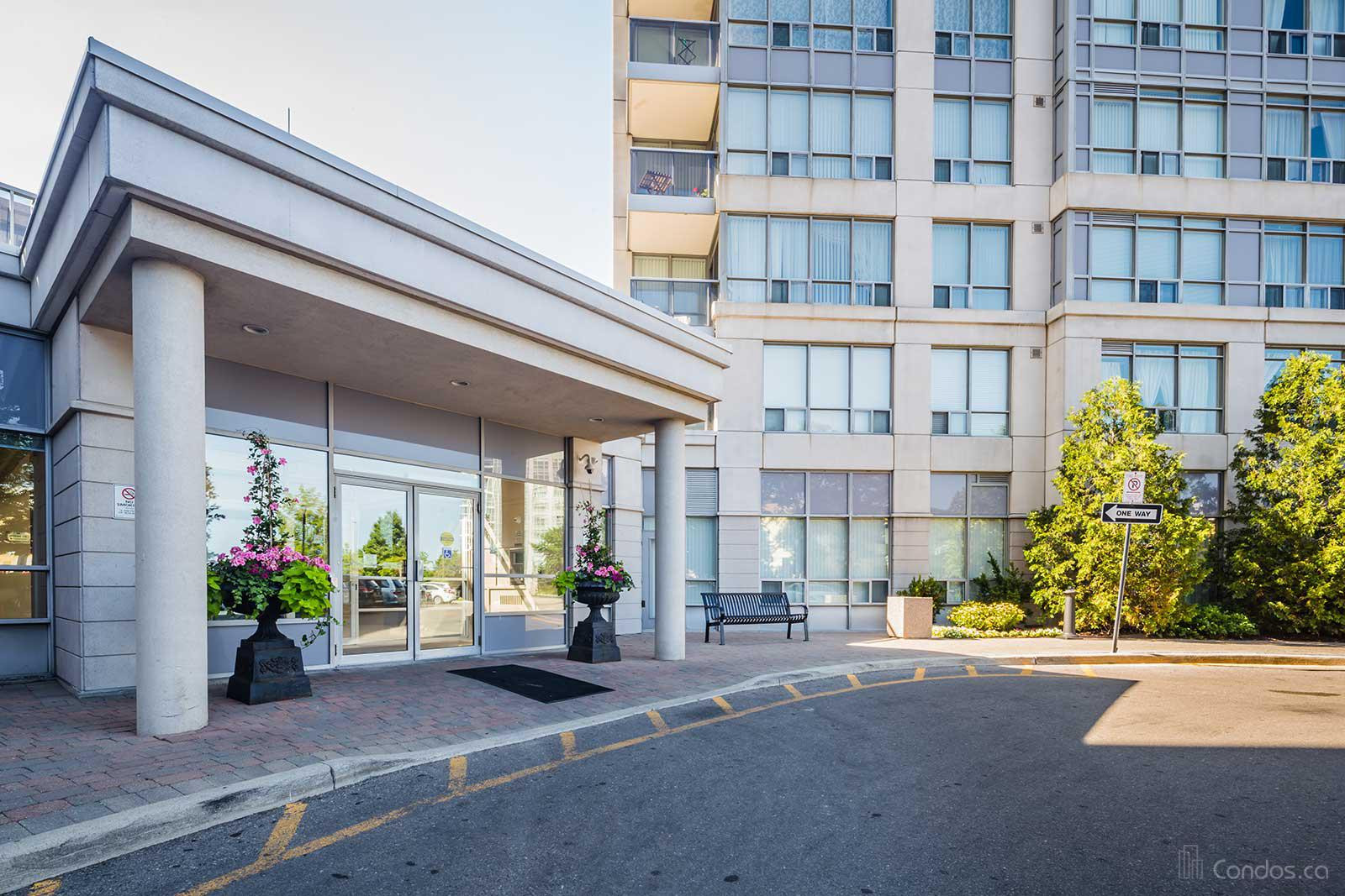60-Disera-Drive-Thornhill