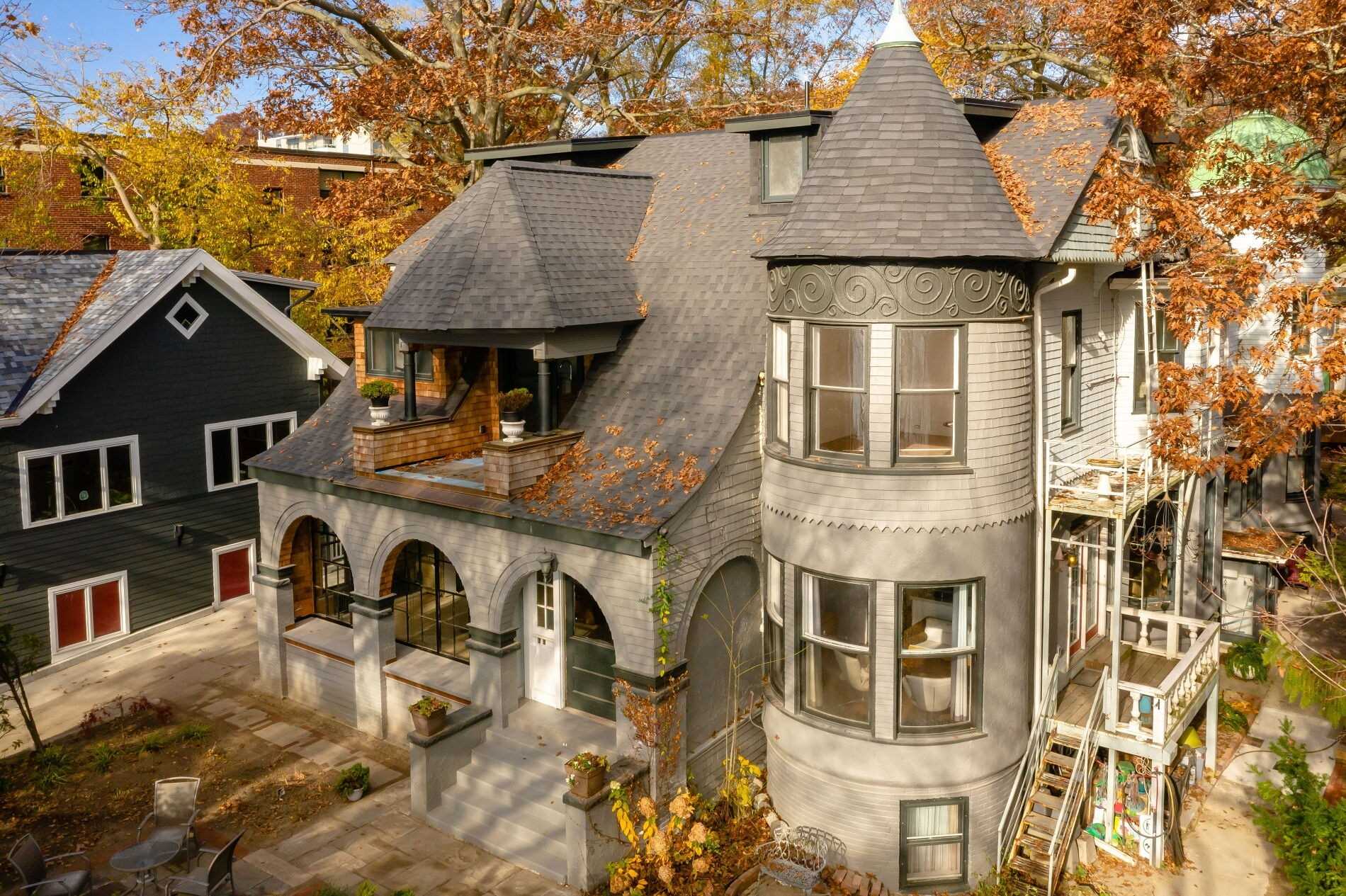 Lakeside Chateau in Toronto Beaches Neighbourhood